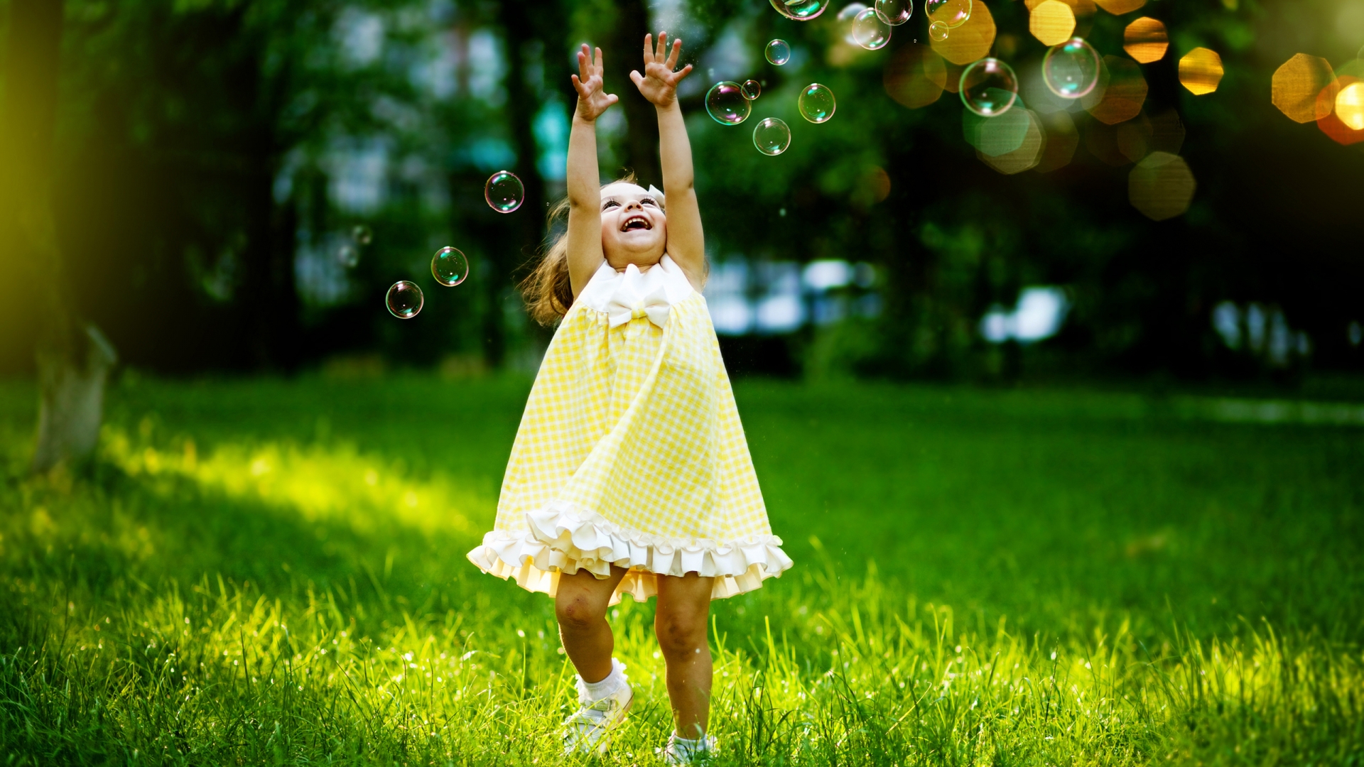 Little Girl Playing with Bubbles for 1920 x 1080 HDTV 1080p resolution