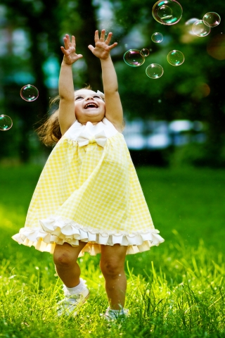 Little Girl Playing with Bubbles for 320 x 480 iPhone resolution