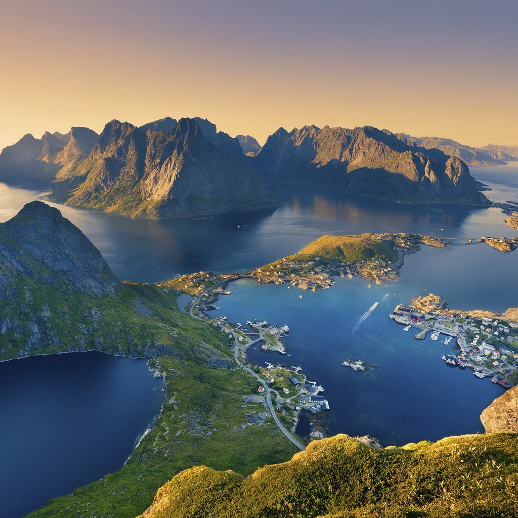  Lofoten Islands Norway for 1024 x 1024 iPad resolution