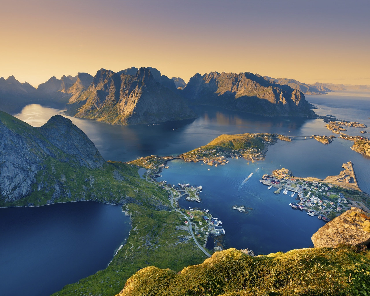  Lofoten Islands Norway for 1280 x 1024 resolution