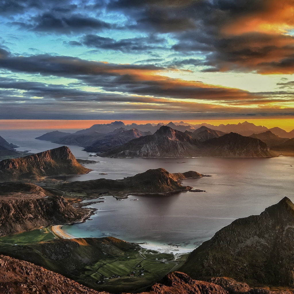 Lofoten Islands Sunset for 1024 x 1024 iPad resolution
