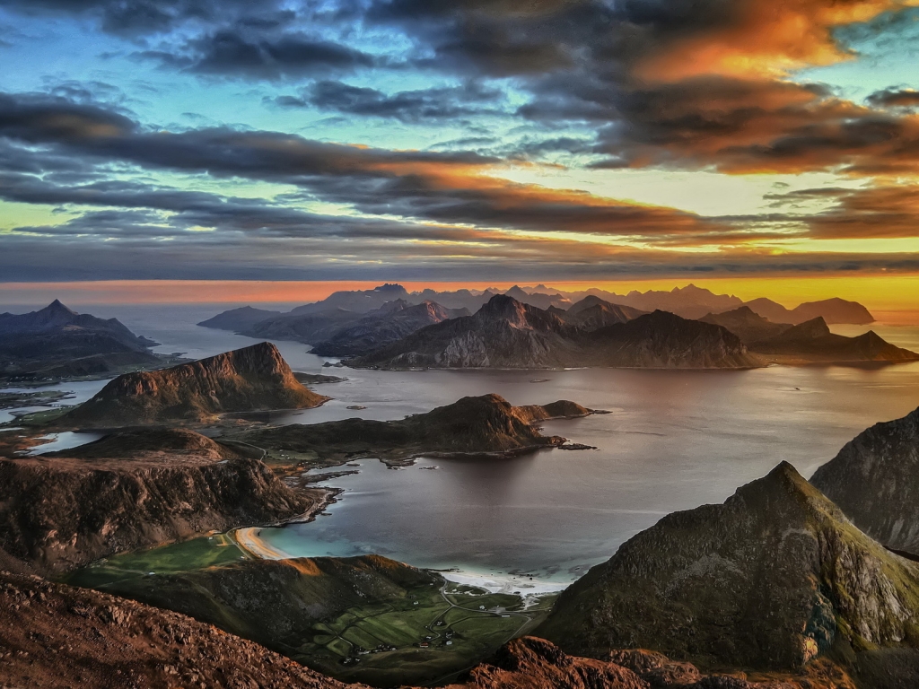 Lofoten Islands Sunset for 1024 x 768 resolution