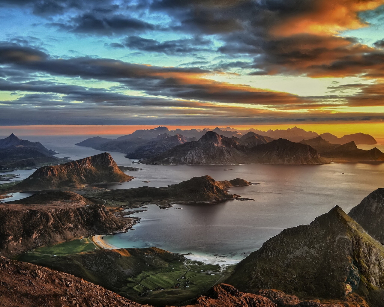 Lofoten Islands Sunset for 1280 x 1024 resolution
