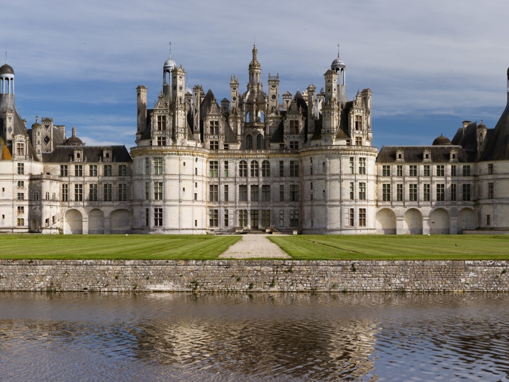 Loire Castles France for 1024 x 768 resolution