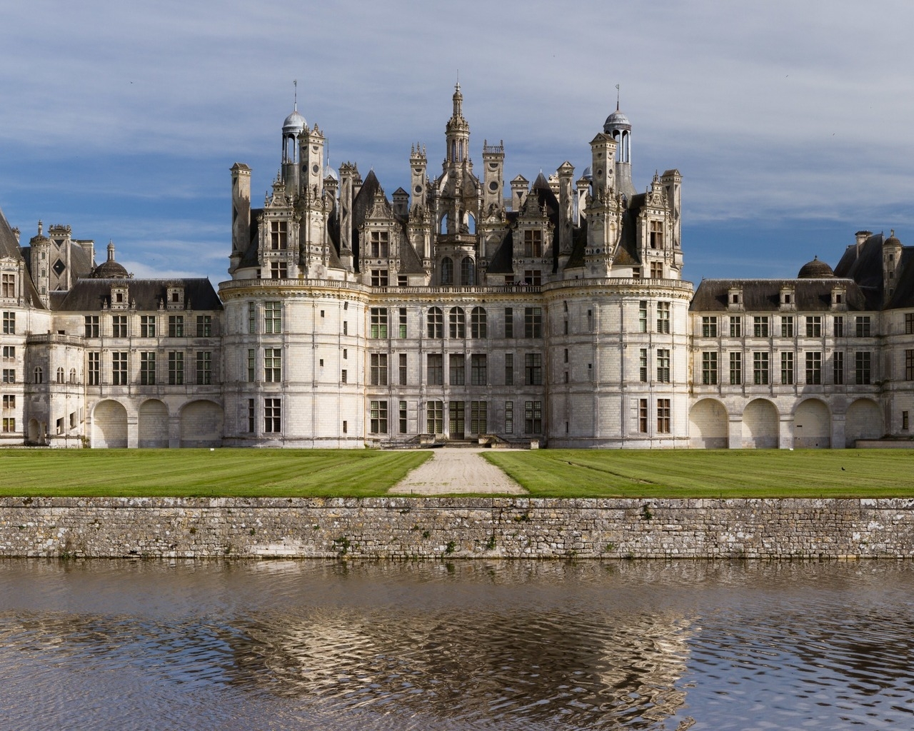 Loire Castles France for 1280 x 1024 resolution