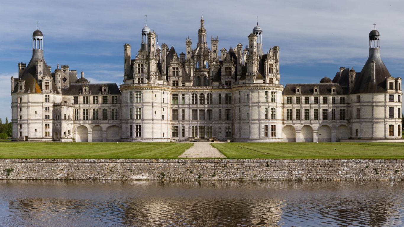 Loire Castles France for 1366 x 768 HDTV resolution