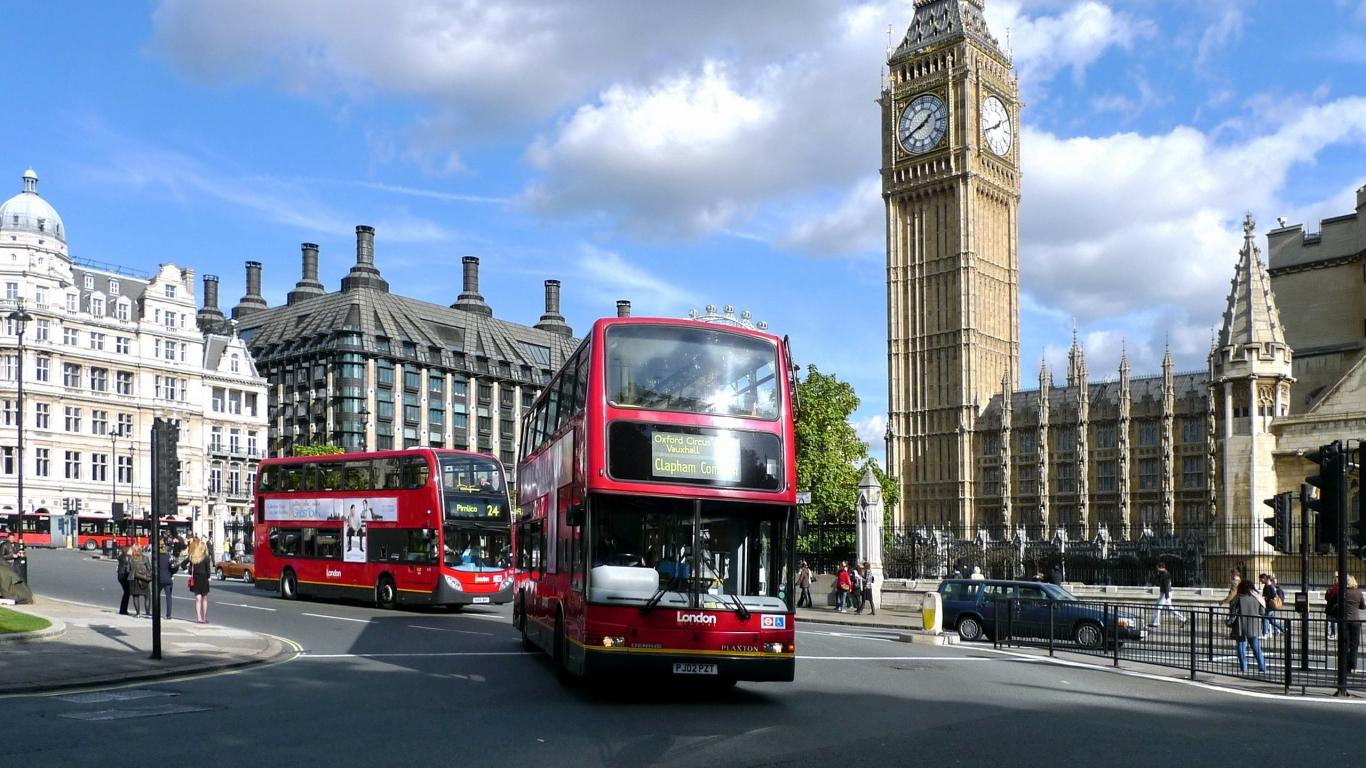 London Buses for 1366 x 768 HDTV resolution