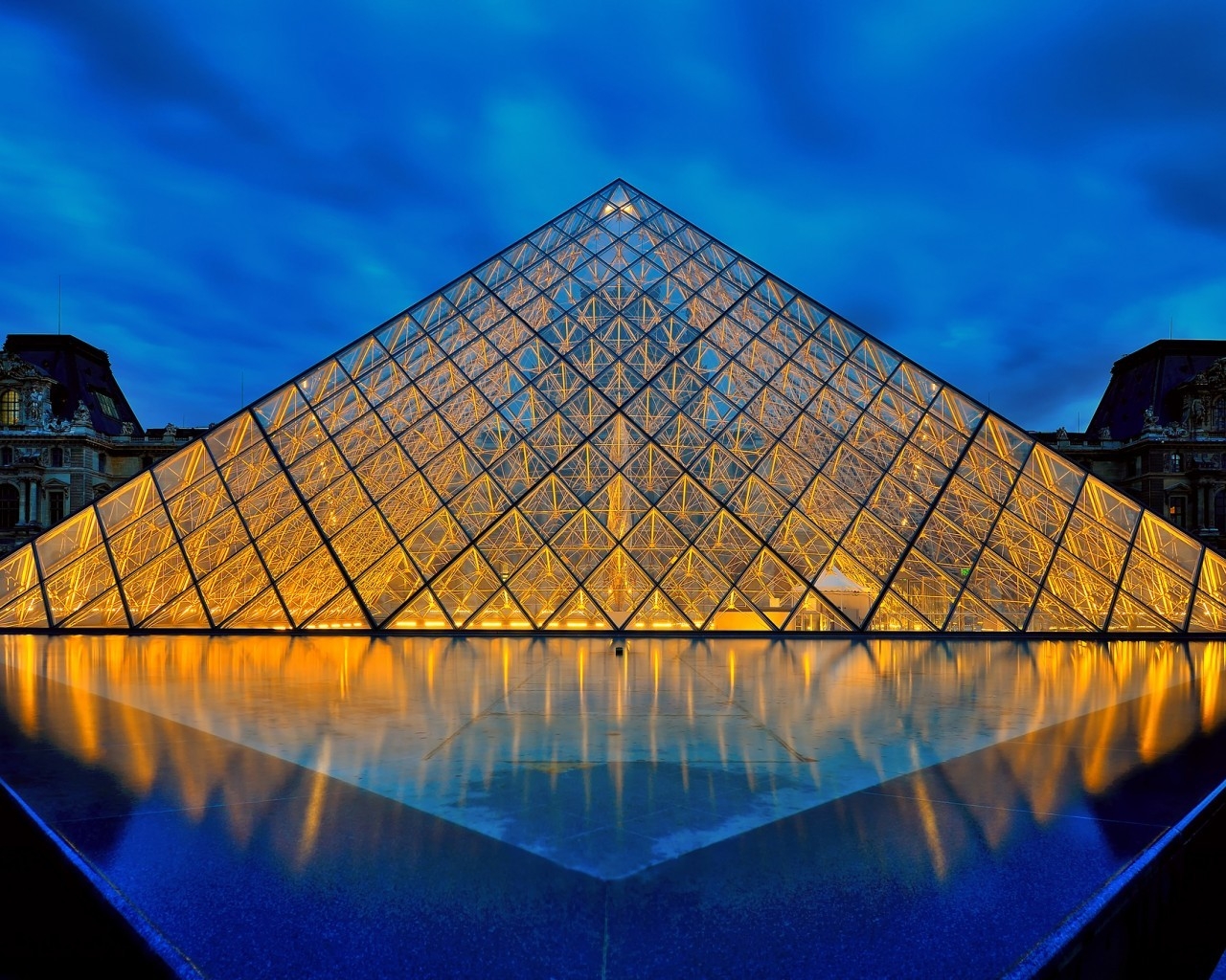 Louvre Museum Pyramid for 1280 x 1024 resolution