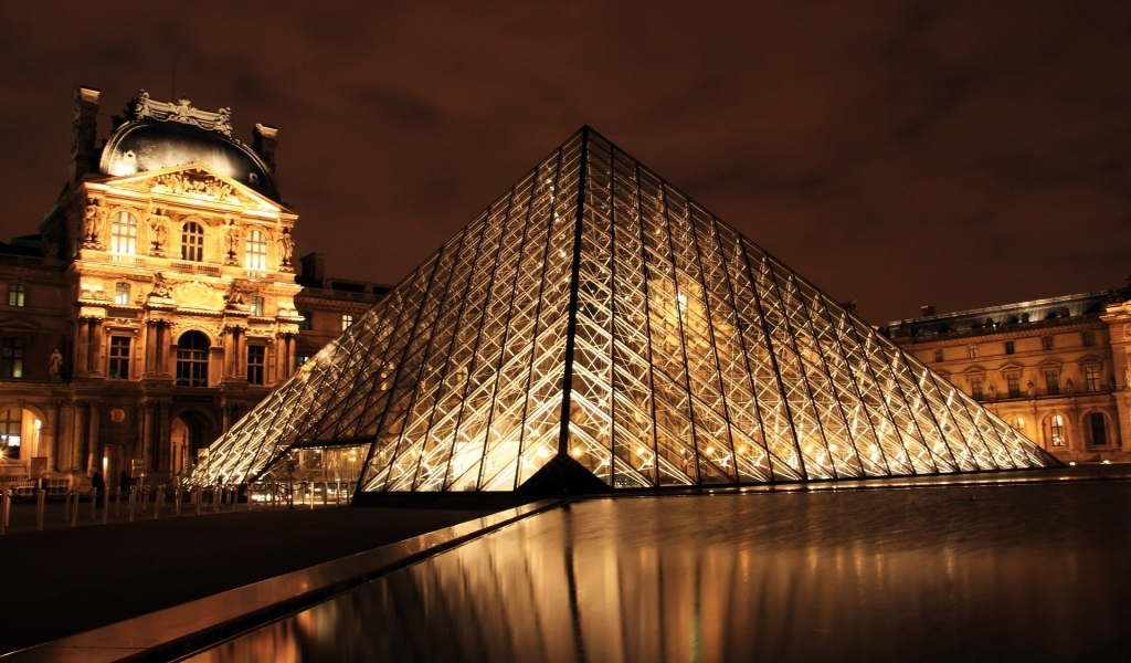Louvre Pyramid for 1024 x 600 widescreen resolution