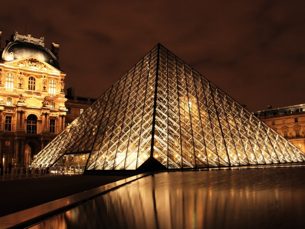 Louvre Pyramid for 1024 x 768 resolution