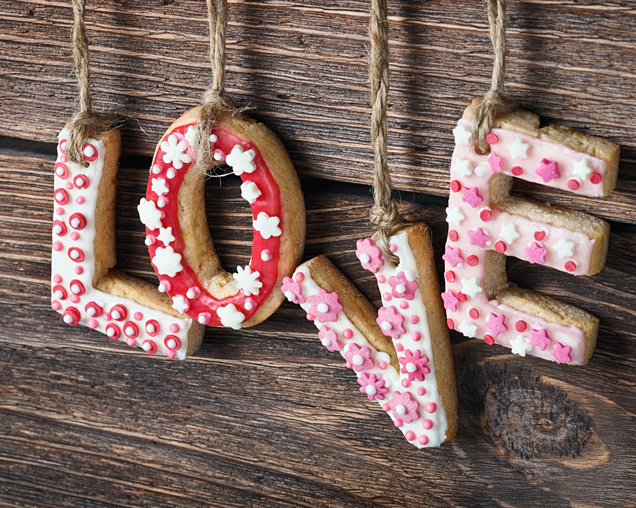 Love Gingerbread Letters for 1280 x 1024 resolution