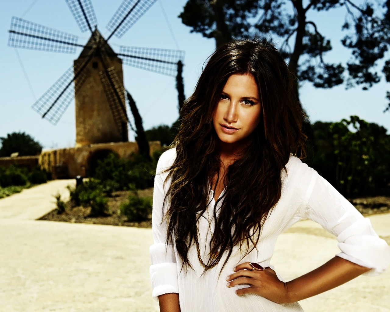 Lovely Ashley Tisdale for 1280 x 1024 resolution