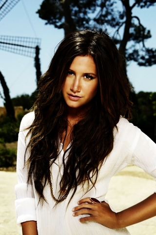 Lovely Ashley Tisdale for 320 x 480 iPhone resolution