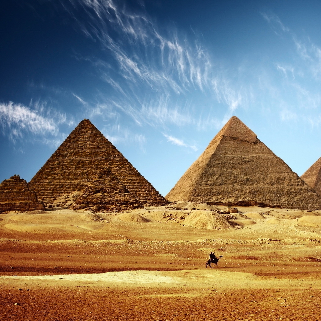 Lovely Egyptian Pyramids for 1024 x 1024 iPad resolution
