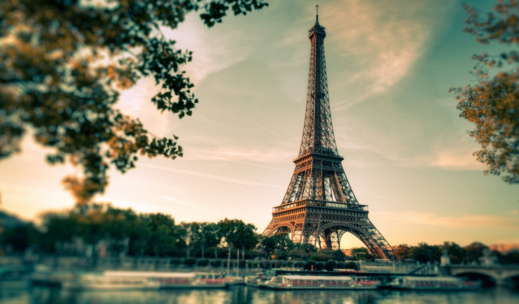 Lovely Eiffel Tower View for 1024 x 600 widescreen resolution