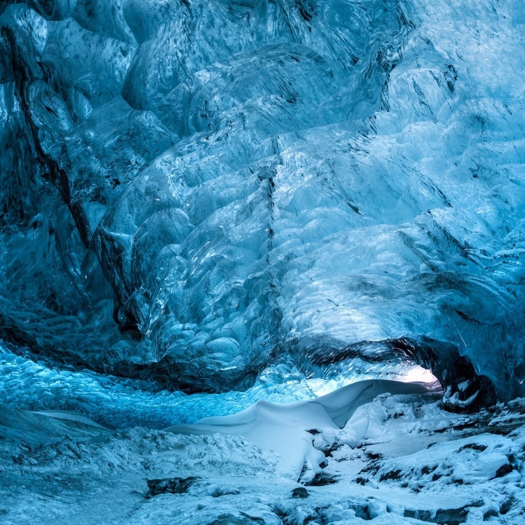 Lovely Ice Cave for 1024 x 1024 iPad resolution