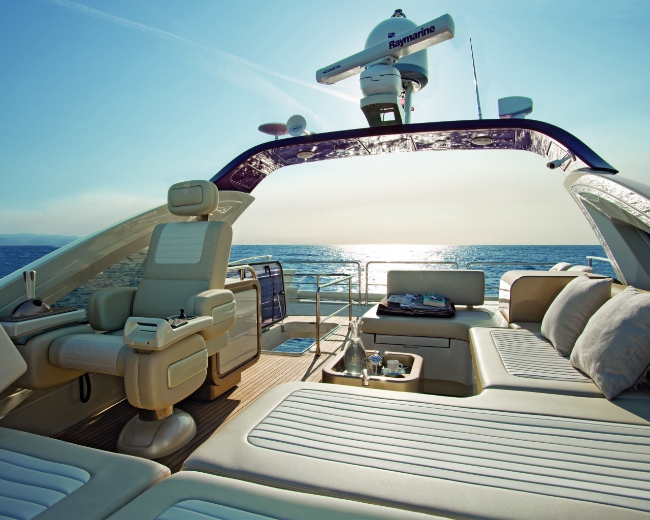 Lovely Luxury Yacht for 1280 x 1024 resolution
