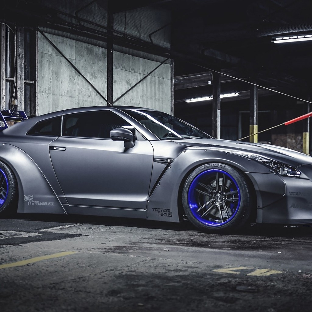 Lovely Nissan GT-R Liberty Walk for 1024 x 1024 iPad resolution