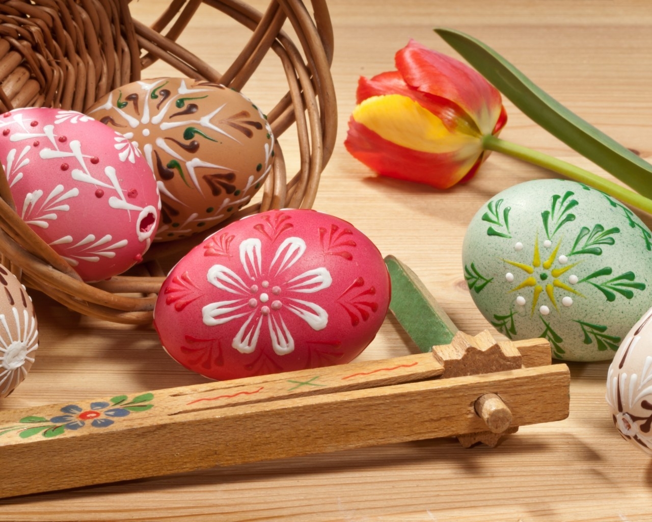 Lovely Painted Easter Eggs for 1280 x 1024 resolution