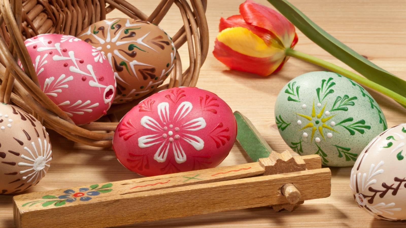 Lovely Painted Easter Eggs for 1600 x 900 HDTV resolution