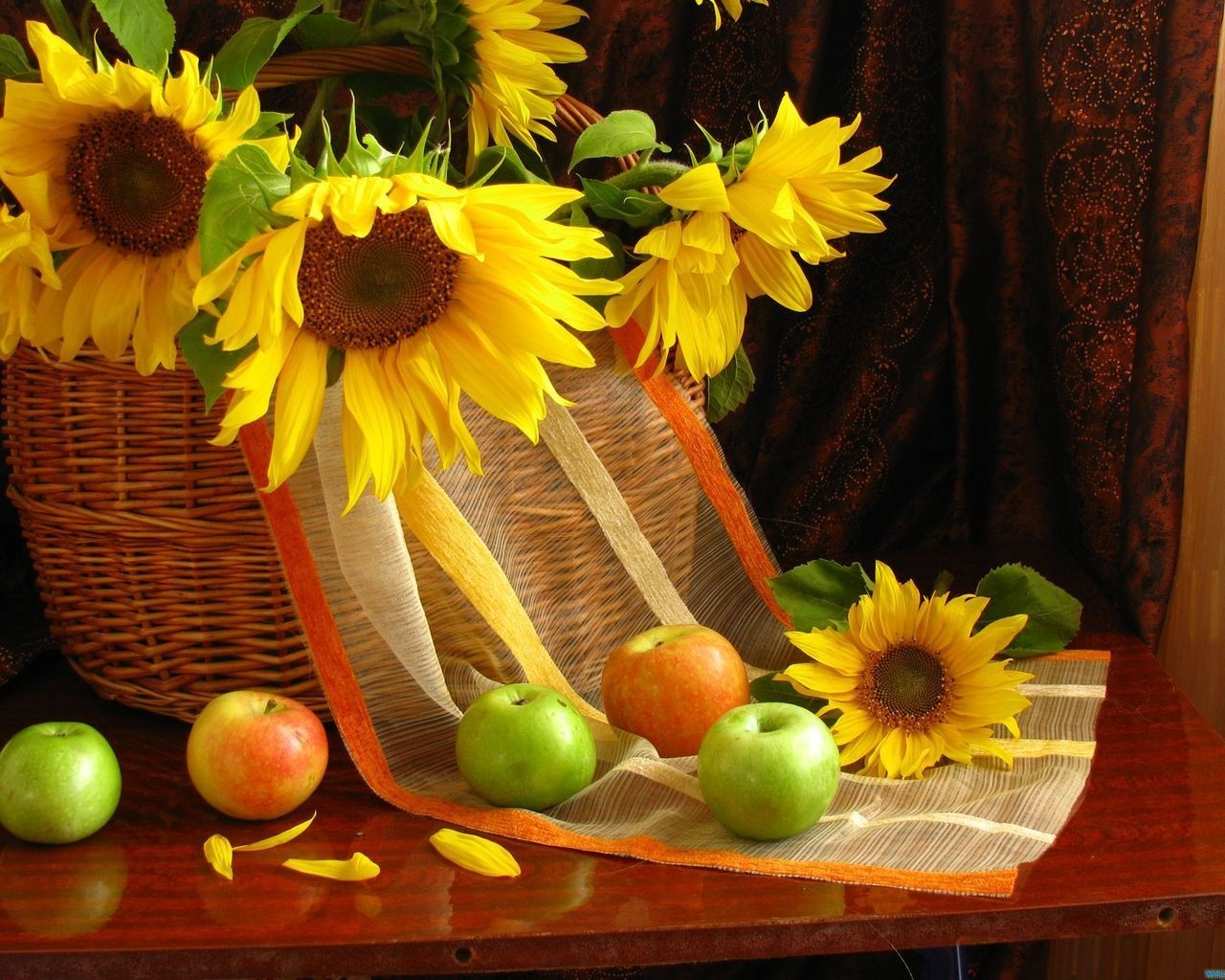 Lovely Sun Flowers for 1280 x 1024 resolution