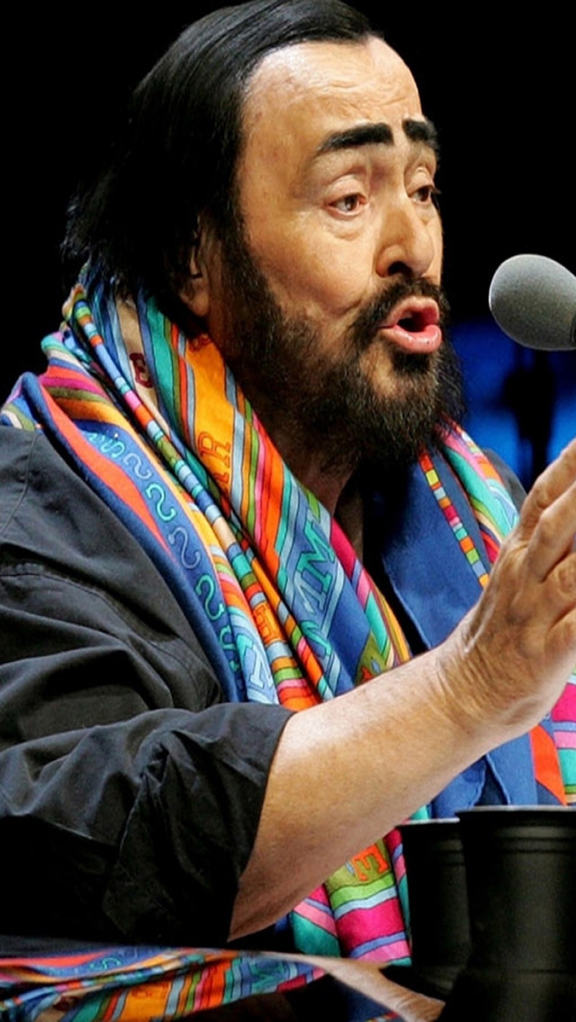 Luciano Pavarotti for 640 x 1136 iPhone 5 resolution