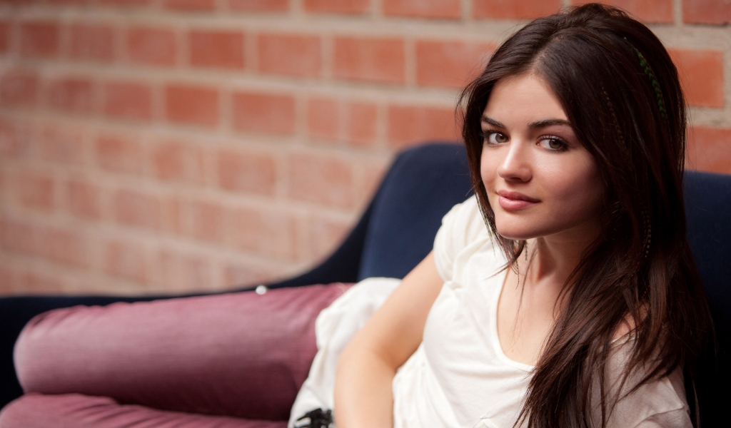Lucy Hale Relaxing for 1024 x 600 widescreen resolution