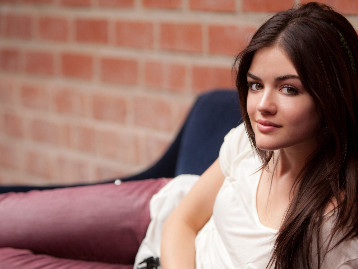 Lucy Hale Relaxing for 1152 x 864 resolution