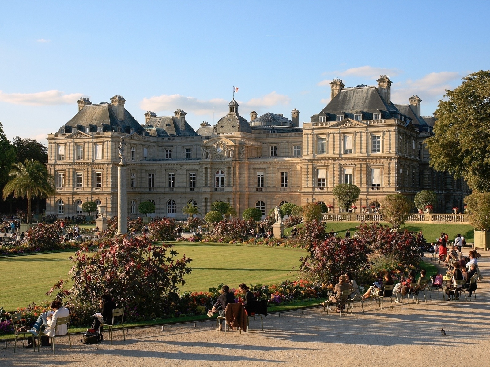 Luxembourg Palace Paris for 1600 x 1200 resolution