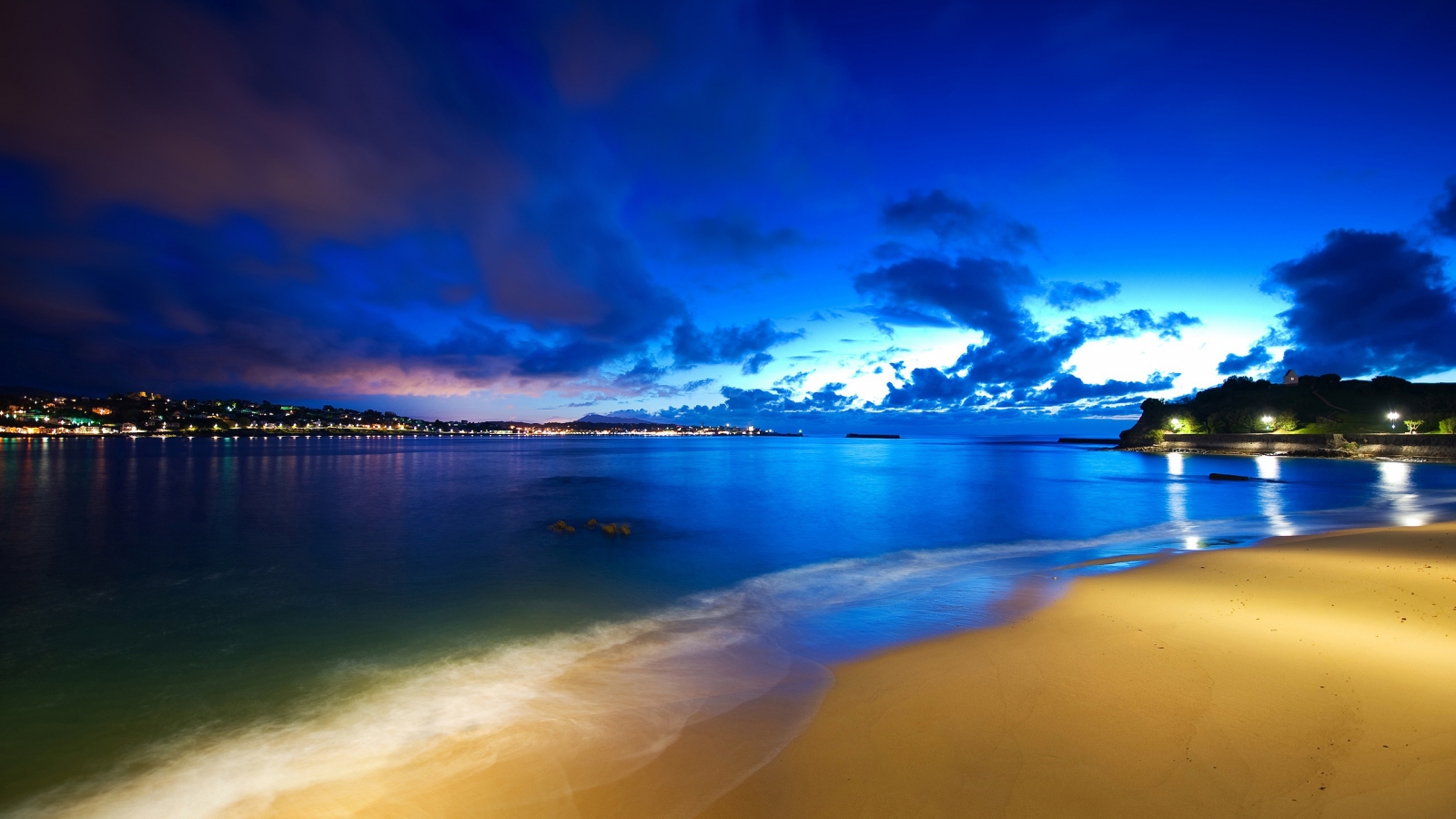 Luxury Beach for 1600 x 900 HDTV resolution