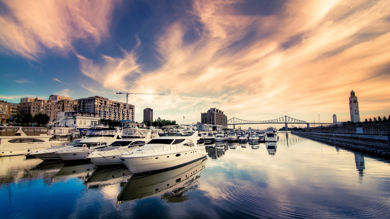 Luxury Boats in Port for 1366 x 768 HDTV resolution