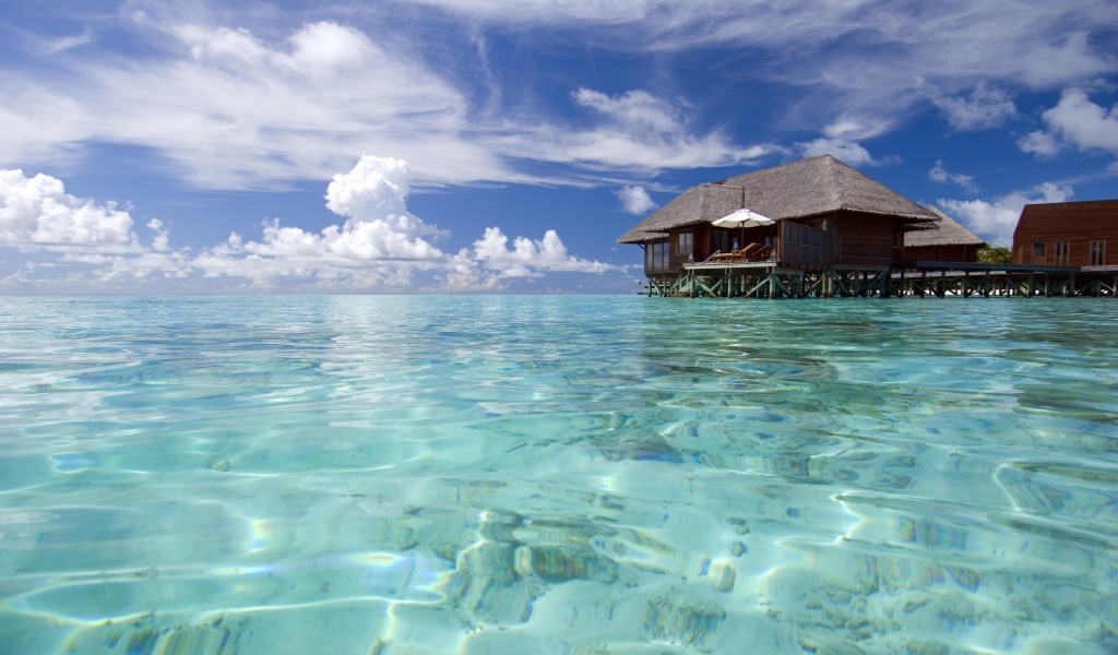 Luxury Maldives Resort for 1024 x 600 widescreen resolution