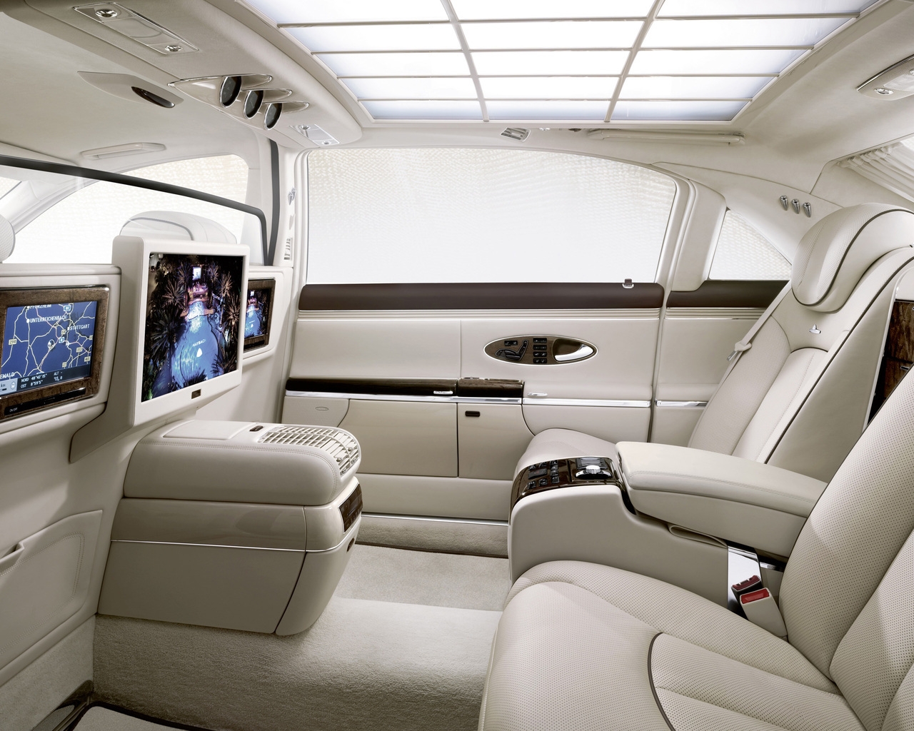 Luxury Maybach Interior for 1280 x 1024 resolution