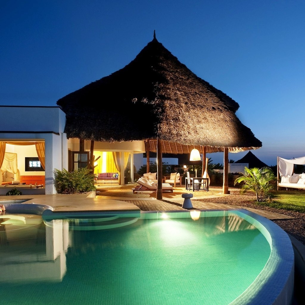 Luxury Sea House for 1024 x 1024 iPad resolution
