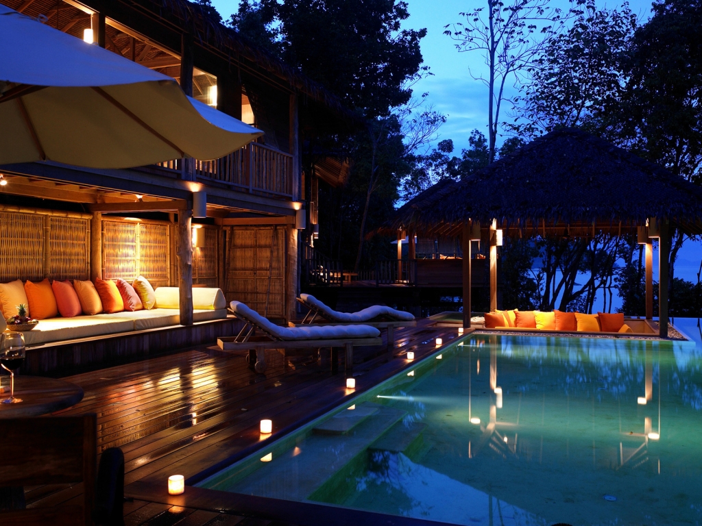 Luxury Sea Resort for 1024 x 768 resolution