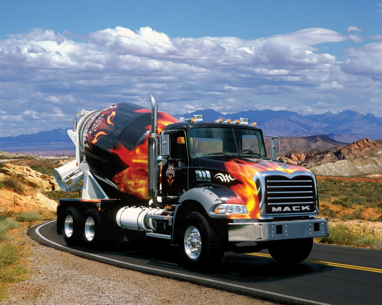MACK Truck for 1280 x 1024 resolution