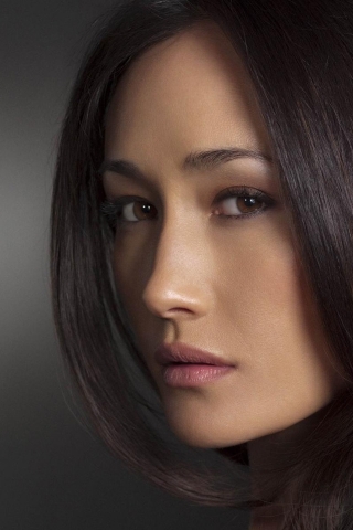 Maggie Q for 320 x 480 iPhone resolution