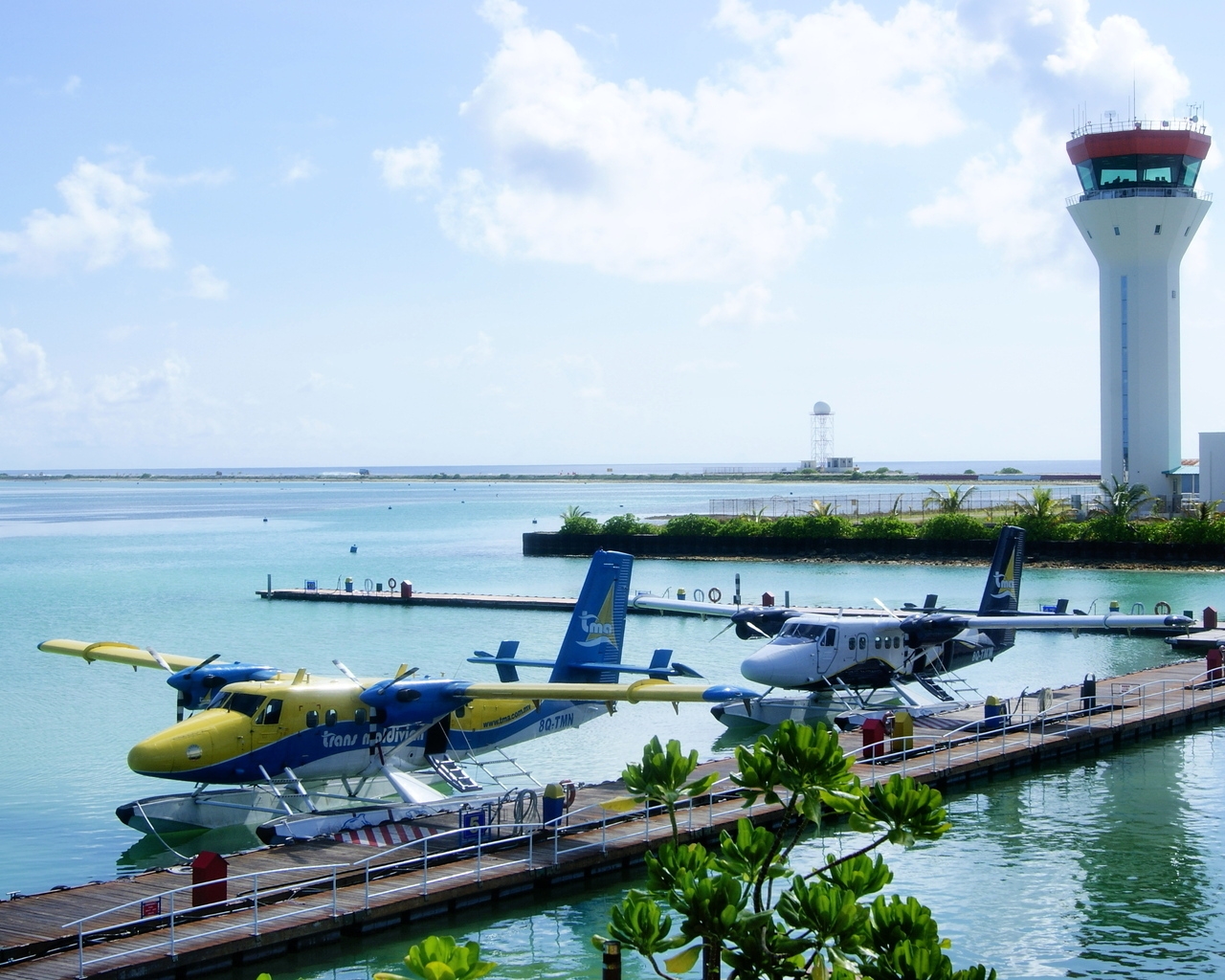 Maldives Airport for 1280 x 1024 resolution