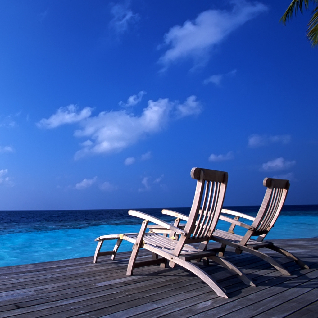 Maldives Beach for 1024 x 1024 iPad resolution