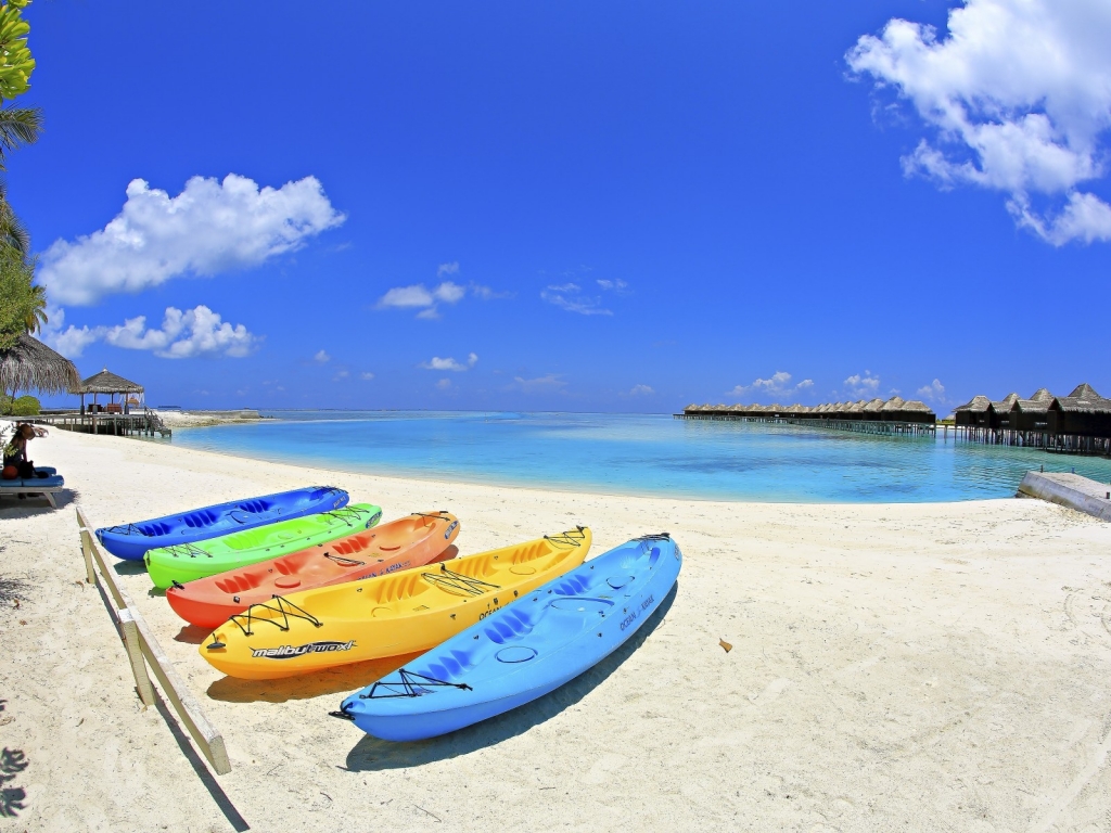 Maldives Beach Corner for 1024 x 768 resolution