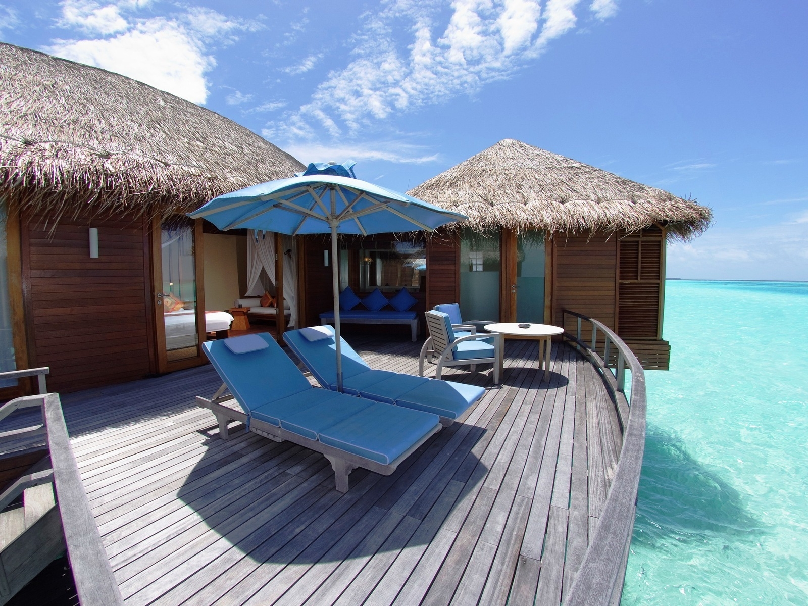Maldives Resort for 1600 x 1200 resolution
