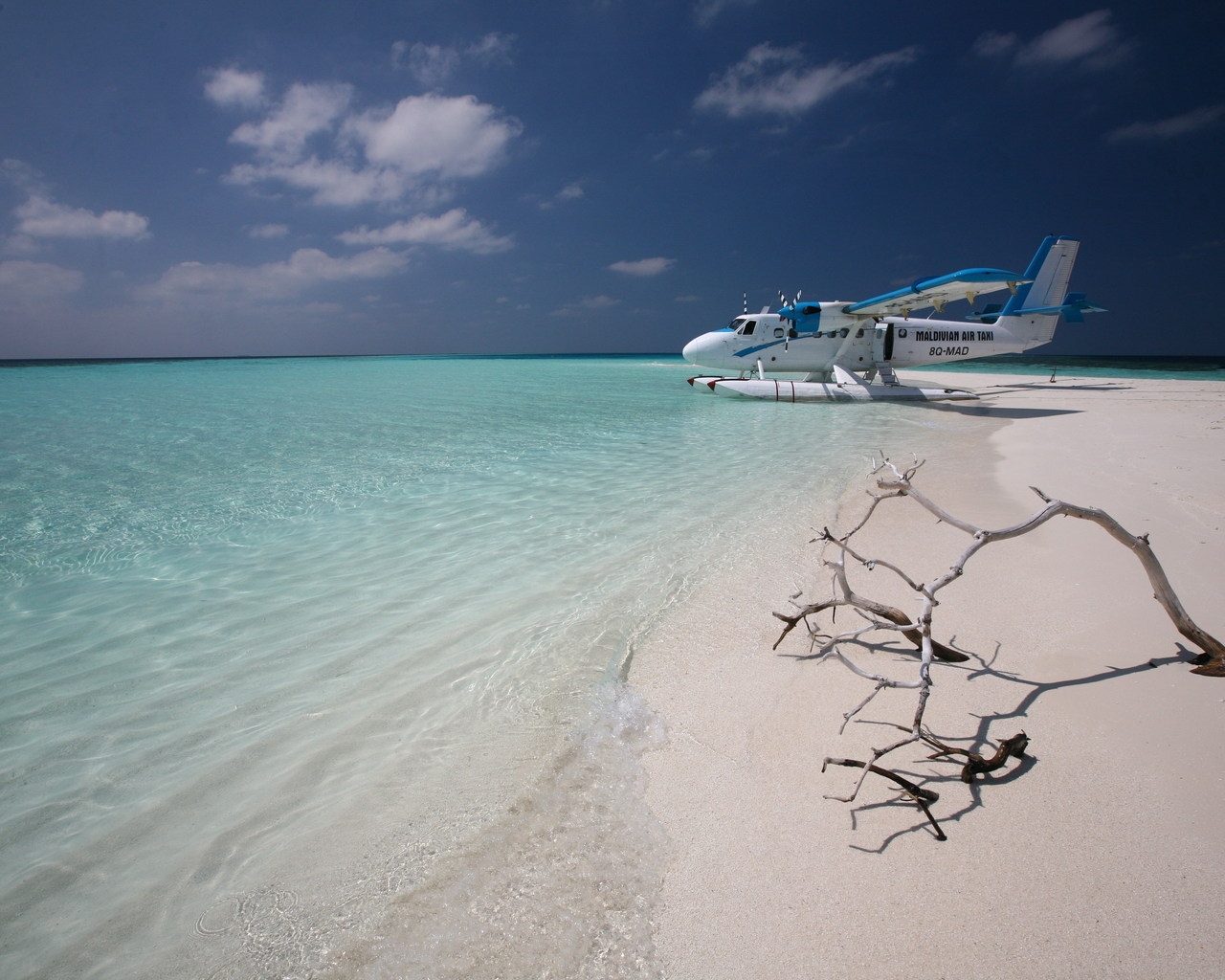 Maldivian Air Taxi for 1280 x 1024 resolution