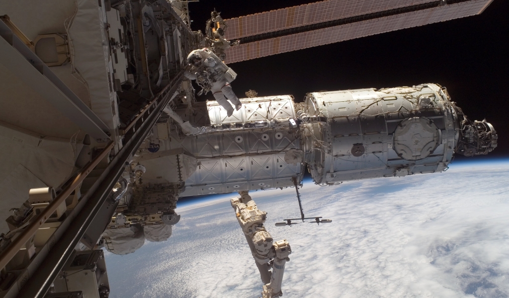 Man on Space Station for 1024 x 600 widescreen resolution