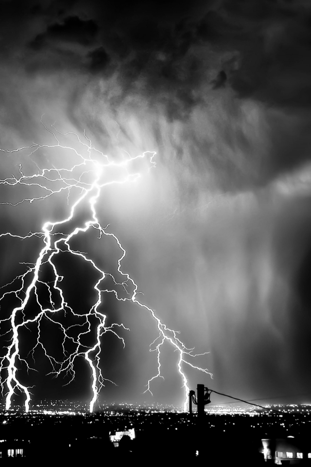 Massive Lightning for 640 x 960 iPhone 4 resolution