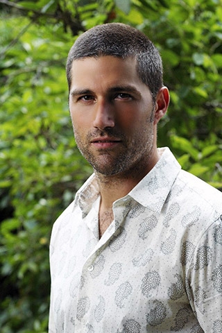 Matthew Fox Smiling for 320 x 480 iPhone resolution