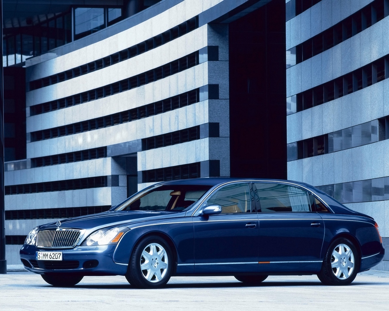 Maybach 62 Outside Left Front for 1280 x 1024 resolution