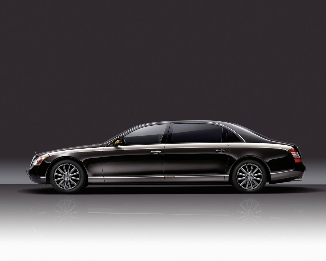 Maybach Zeppelin Side View for 1280 x 1024 resolution