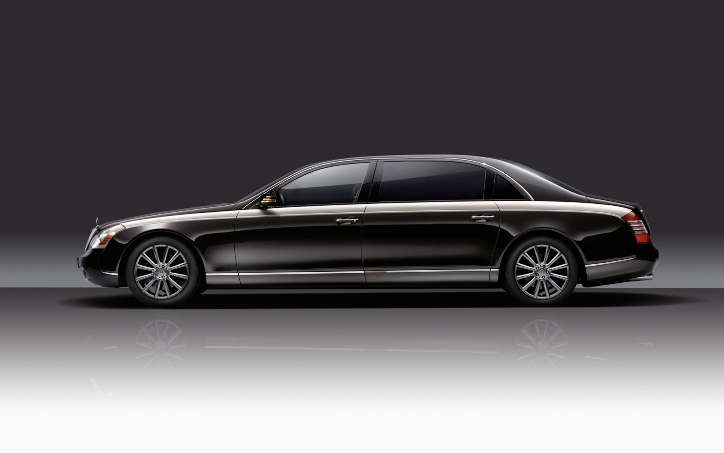 Maybach Zeppelin Side View for 1440 x 900 widescreen resolution
