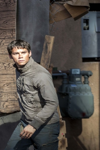 Maze Runner The Scorch Trials: Thomas for 320 x 480 iPhone resolution