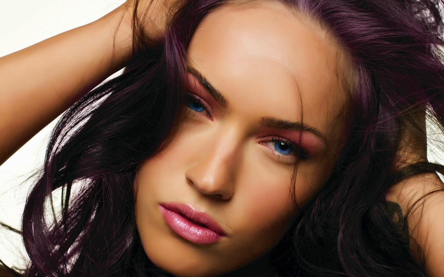 Megan Fox Close Up for 1440 x 900 widescreen resolution